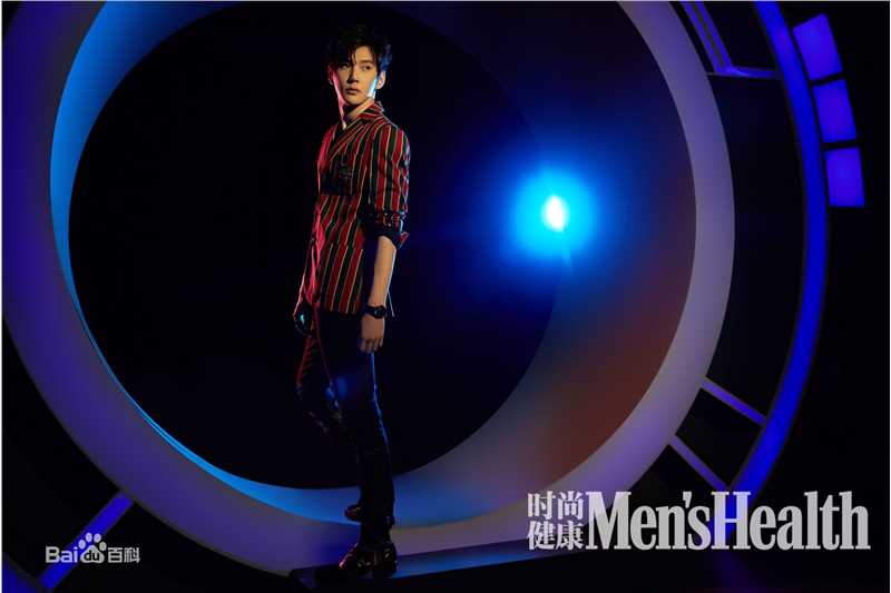 最全彦希(Saixixi)在《时尚健康》 2017年第08期中的壁纸