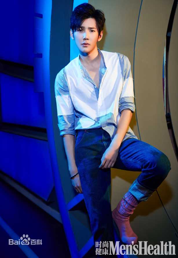 最全彦希(Saixixi)在《时尚健康》 2017年第08期中的壁纸