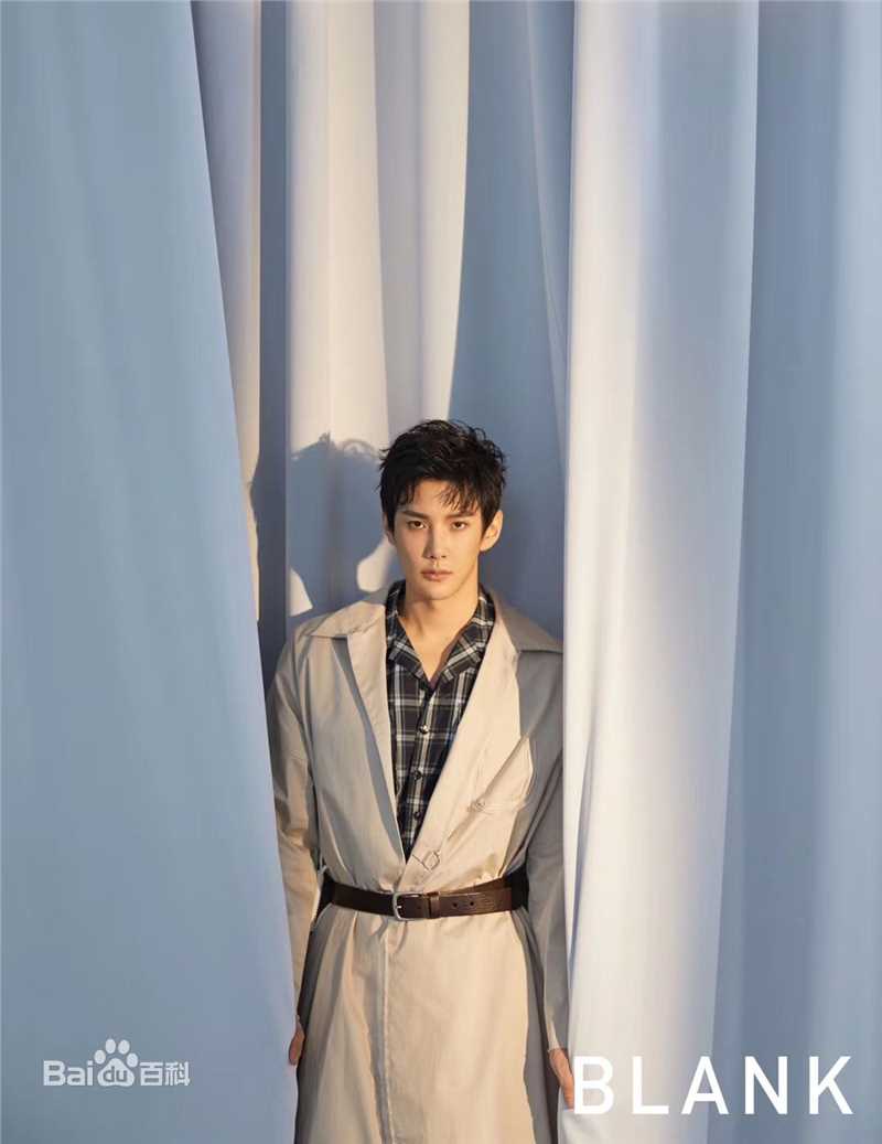 最新彦希(Saixixi)在《BLACk》2018年8月刊中的壁纸