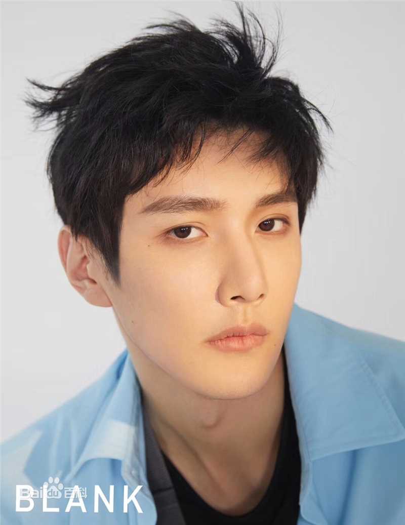 最新彦希(Saixixi)在《BLACk》2018年8月刊中的壁纸