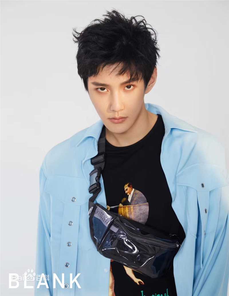 最新彦希(Saixixi)在《BLACk》2018年8月刊中的壁纸