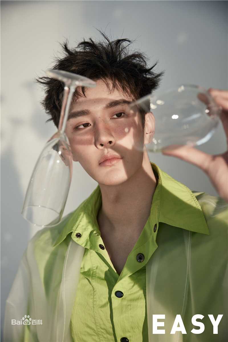 彦希(Saixixi)在《EASY》  2019年01月上中的