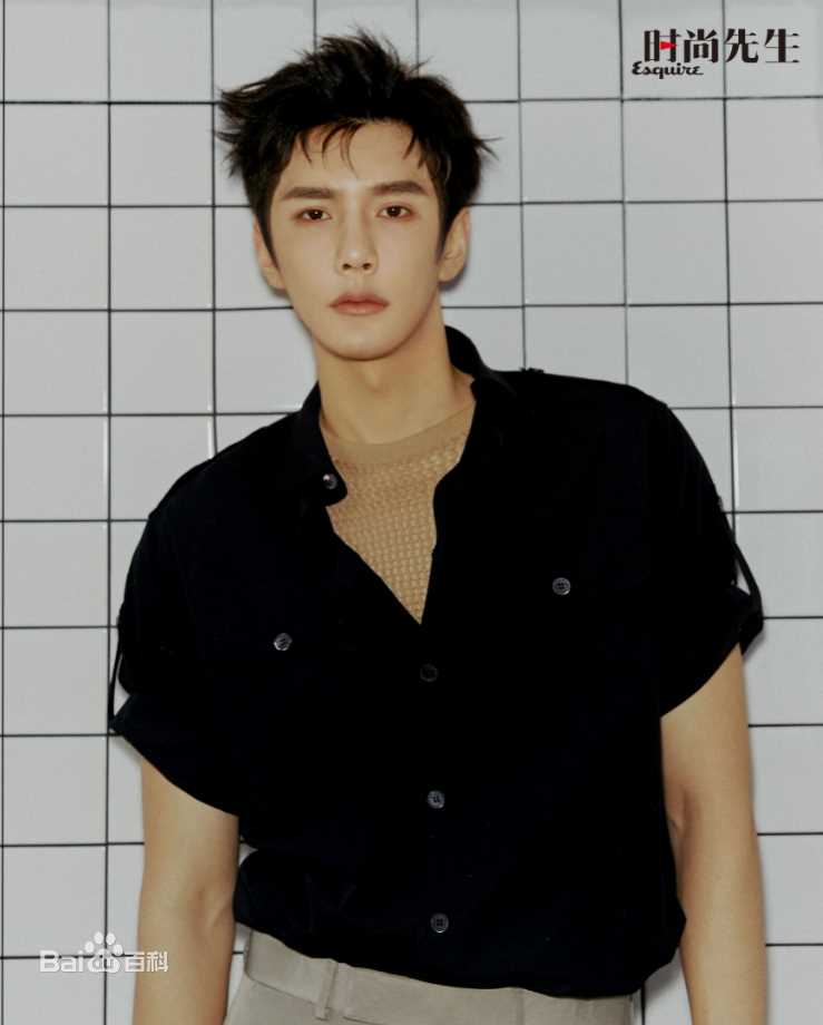 精选彦希(Saixixi)在《时尚先生》  2019年2月刊中的图册