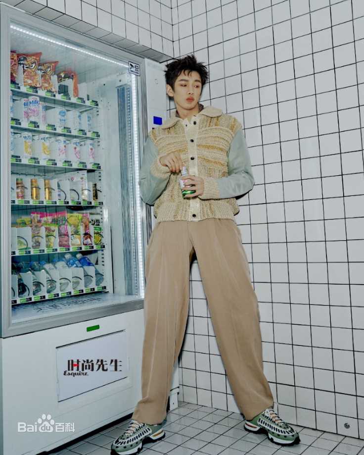 精选彦希(Saixixi)在《时尚先生》  2019年2月刊中的图册