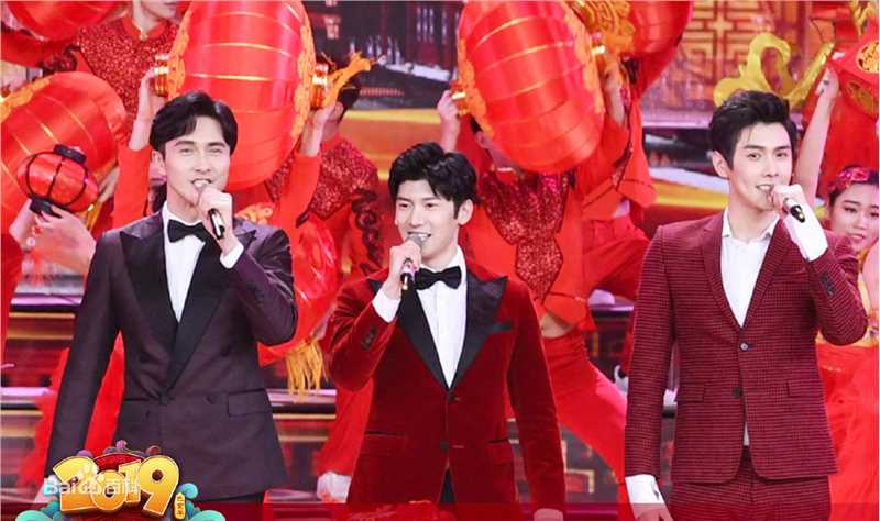 彦希(Saixixi)央视元宵晚会前后照片