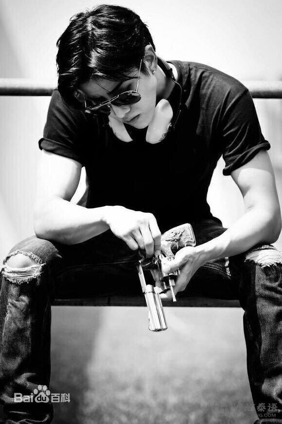 披拉·尼迪裴善官(   /Pirat Nitipaisalkul)高清Mike杂志图册图集