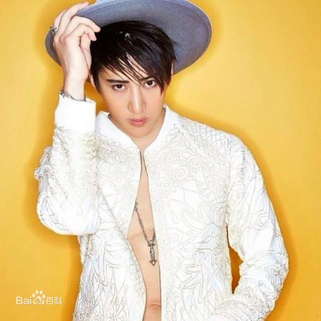 披拉·尼迪裴善官(   /Pirat Nitipaisalkul)高清Mike杂志图册图集