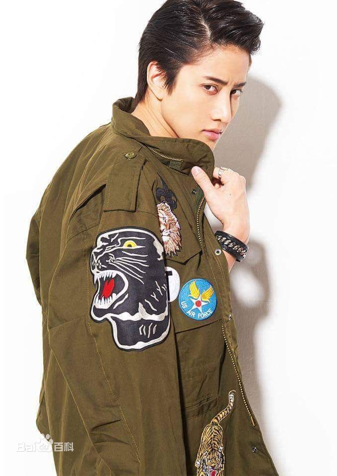 披拉·尼迪裴善官(   /Pirat Nitipaisalkul)高清Mike杂志图册图集