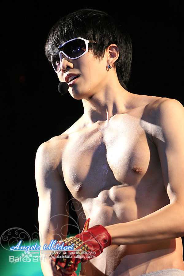 披拉·尼迪裴善官(   /Pirat Nitipaisalkul)高清Mike杂志图册图集