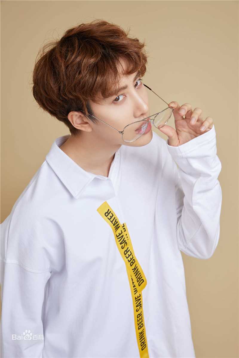 披拉·尼迪裴善官(   /Pirat Nitipaisalkul)高清Mike杂志图册图集