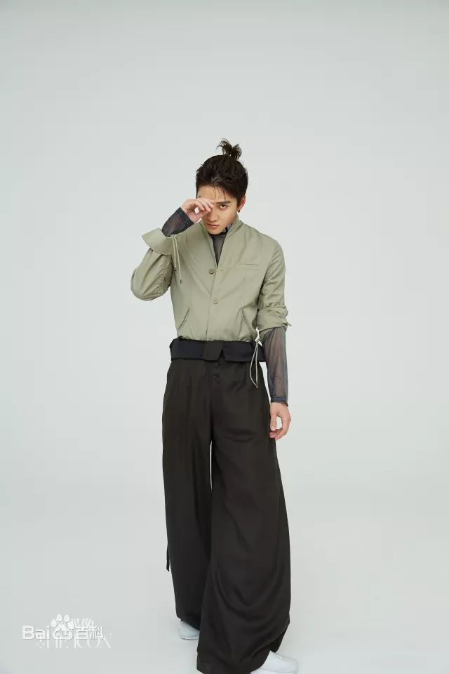 披拉·尼迪裴善官(   /Pirat Nitipaisalkul)高清Mike杂志图册图集