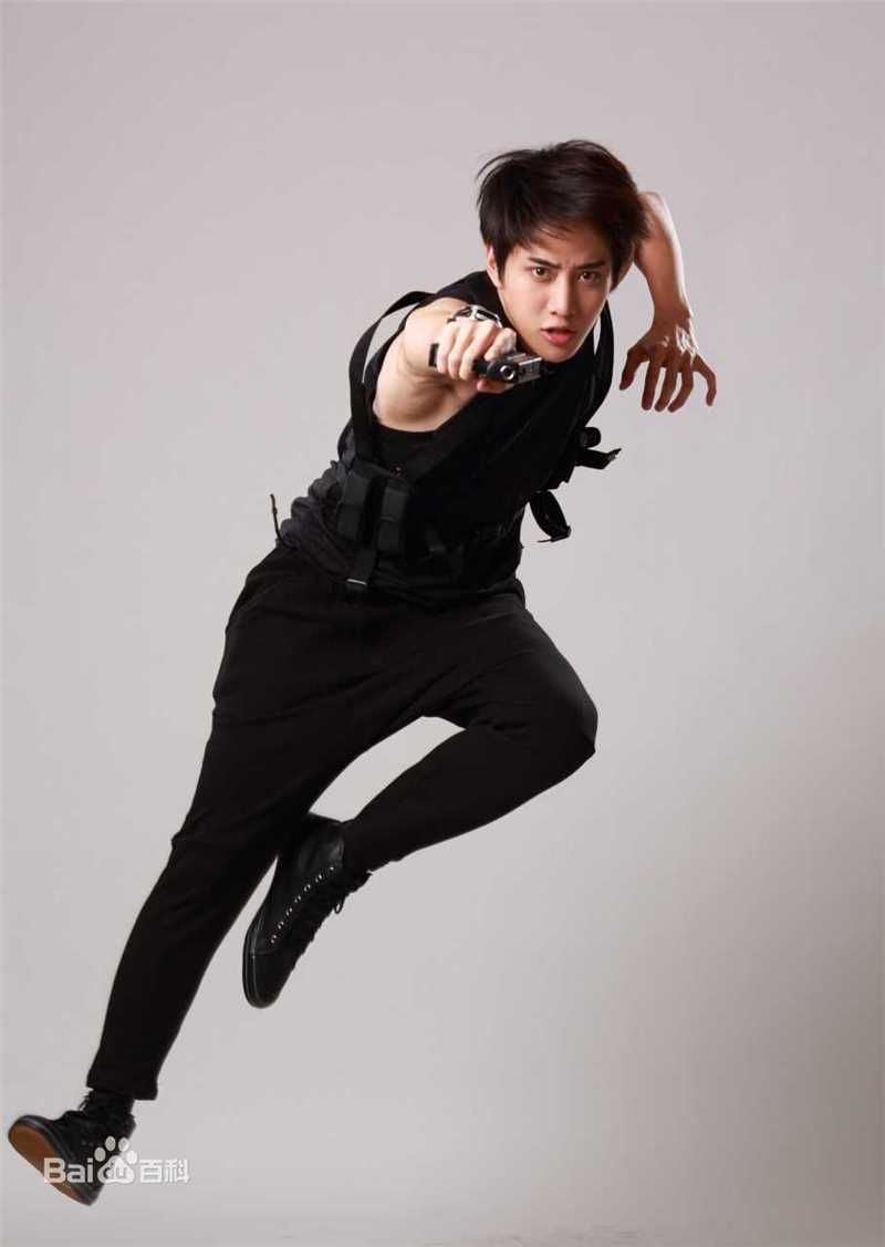 披拉·尼迪裴善官(   /Pirat Nitipaisalkul)Mike泰剧图册素颜照相册