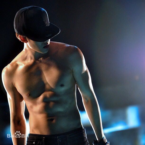 披拉·尼迪裴善官(   /Pirat Nitipaisalkul)Mike泰剧图册素颜照相册