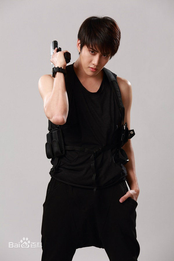 披拉·尼迪裴善官(   /Pirat Nitipaisalkul)Mike泰剧图册素颜照相册