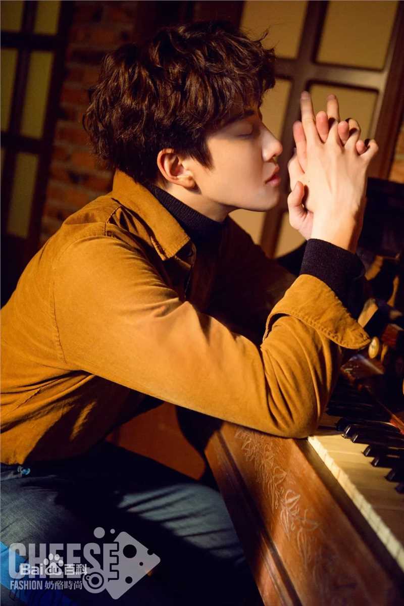 披拉·尼迪裴善官(   /Pirat Nitipaisalkul)Mike街拍图册前后照片