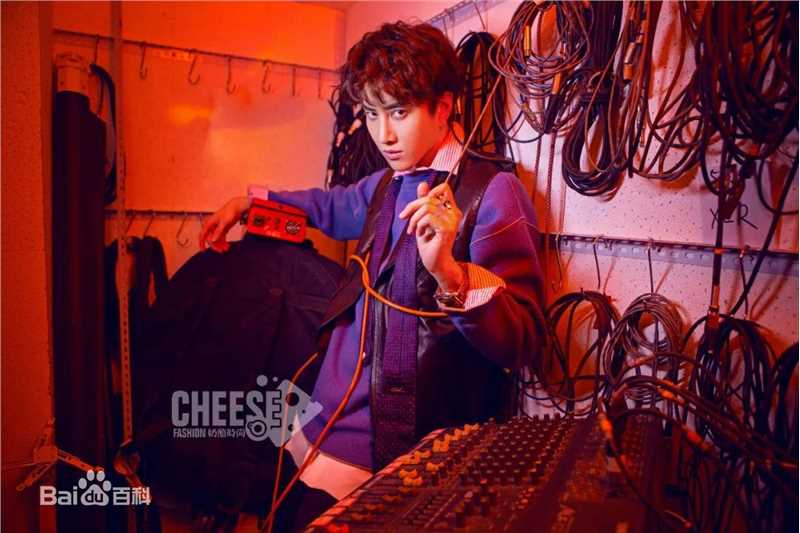 披拉·尼迪裴善官(   /Pirat Nitipaisalkul)Mike街拍图册前后照片