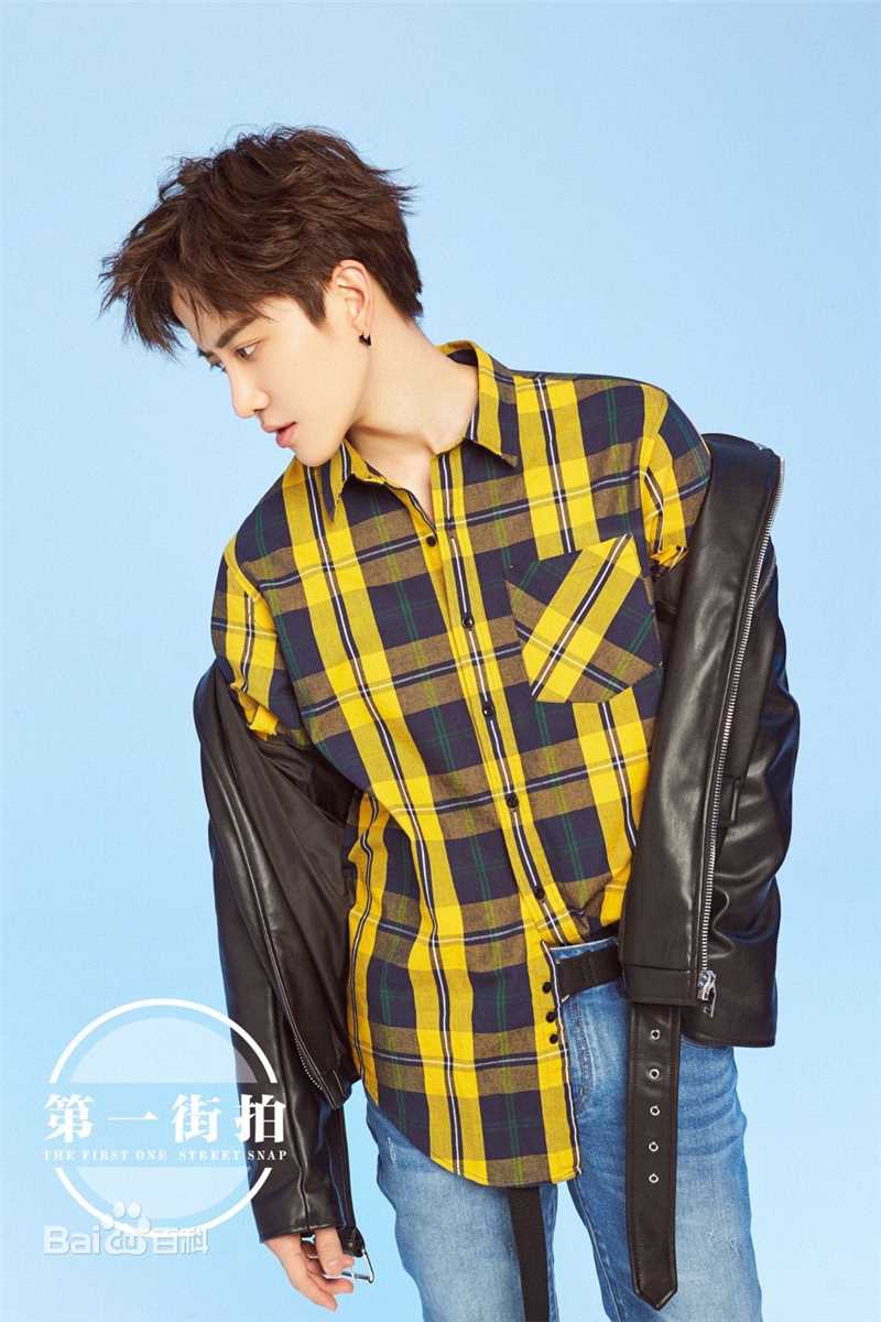 披拉·尼迪裴善官(   /Pirat Nitipaisalkul)Mike街拍图册前后照片