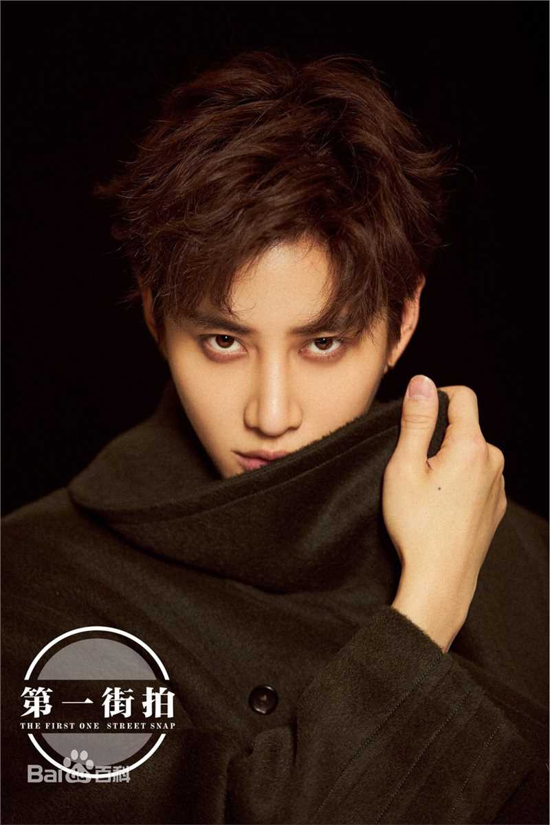 披拉·尼迪裴善官(   /Pirat Nitipaisalkul)Mike街拍图册前后照片