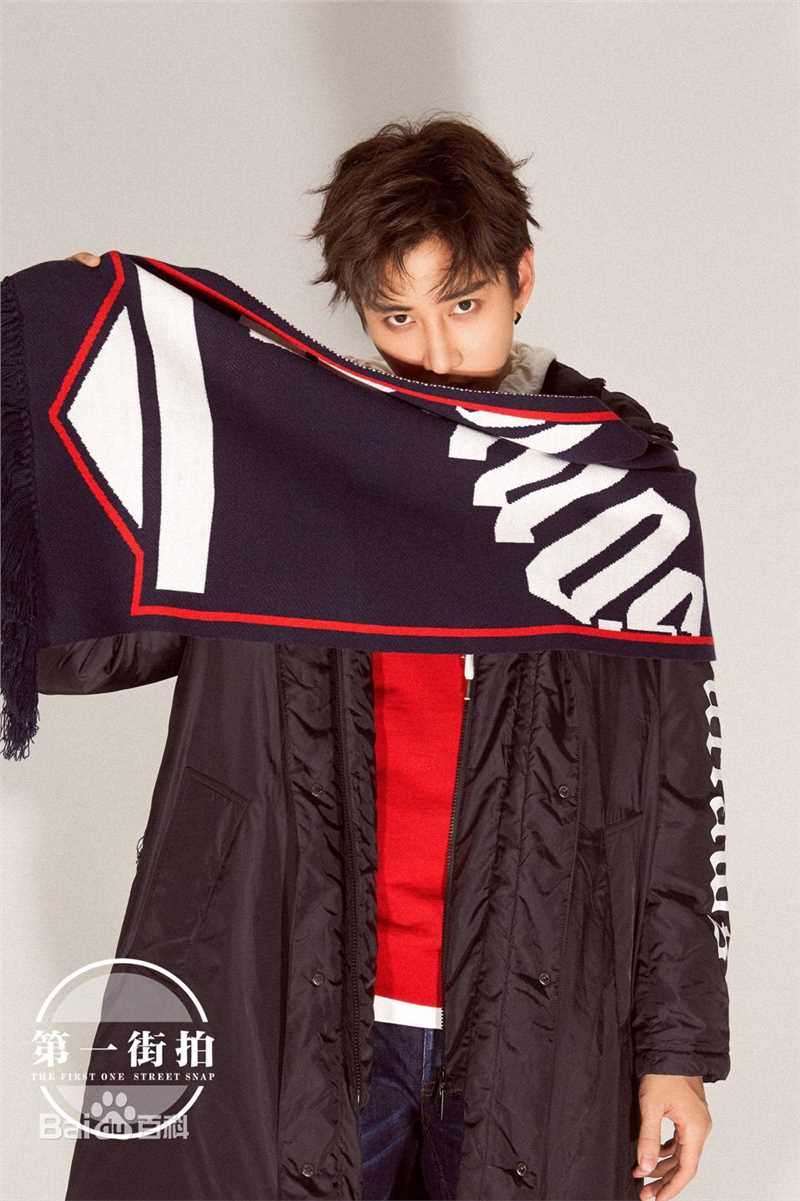 披拉·尼迪裴善官(   /Pirat Nitipaisalkul)Mike街拍图册前后照片