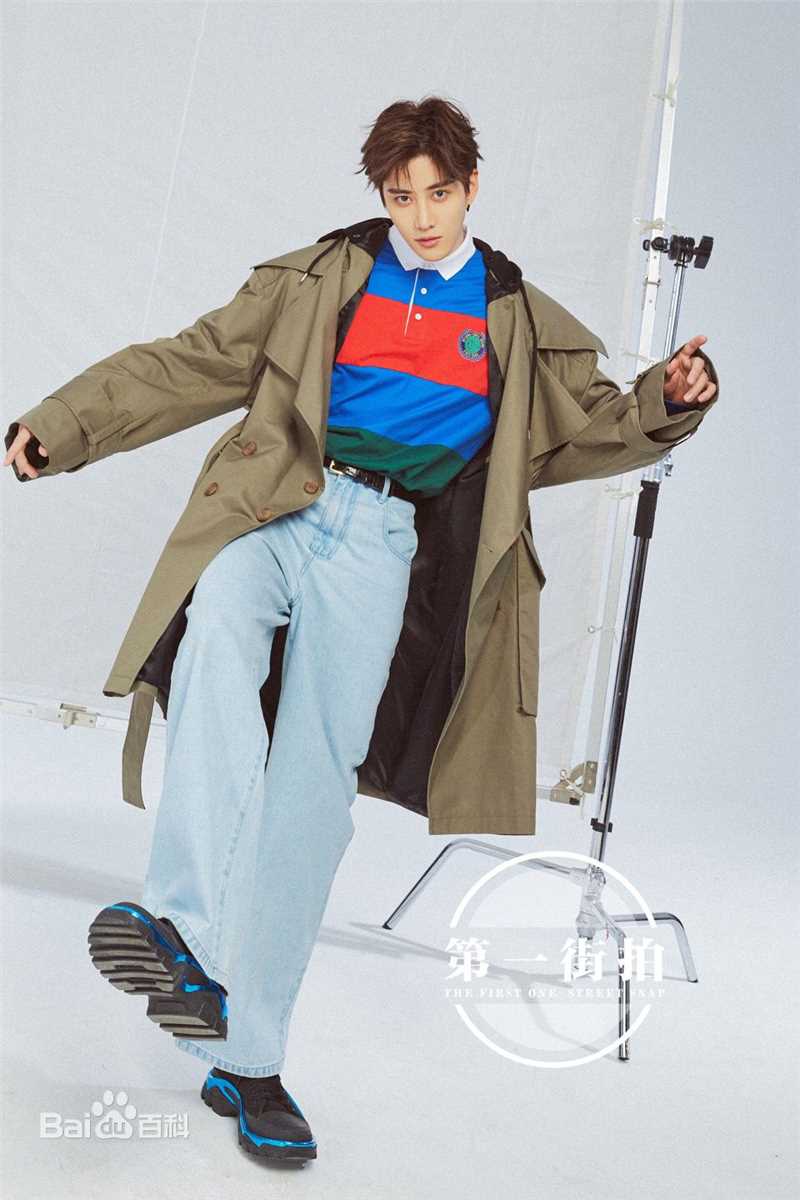 披拉·尼迪裴善官(   /Pirat Nitipaisalkul)Mike街拍图册前后照片