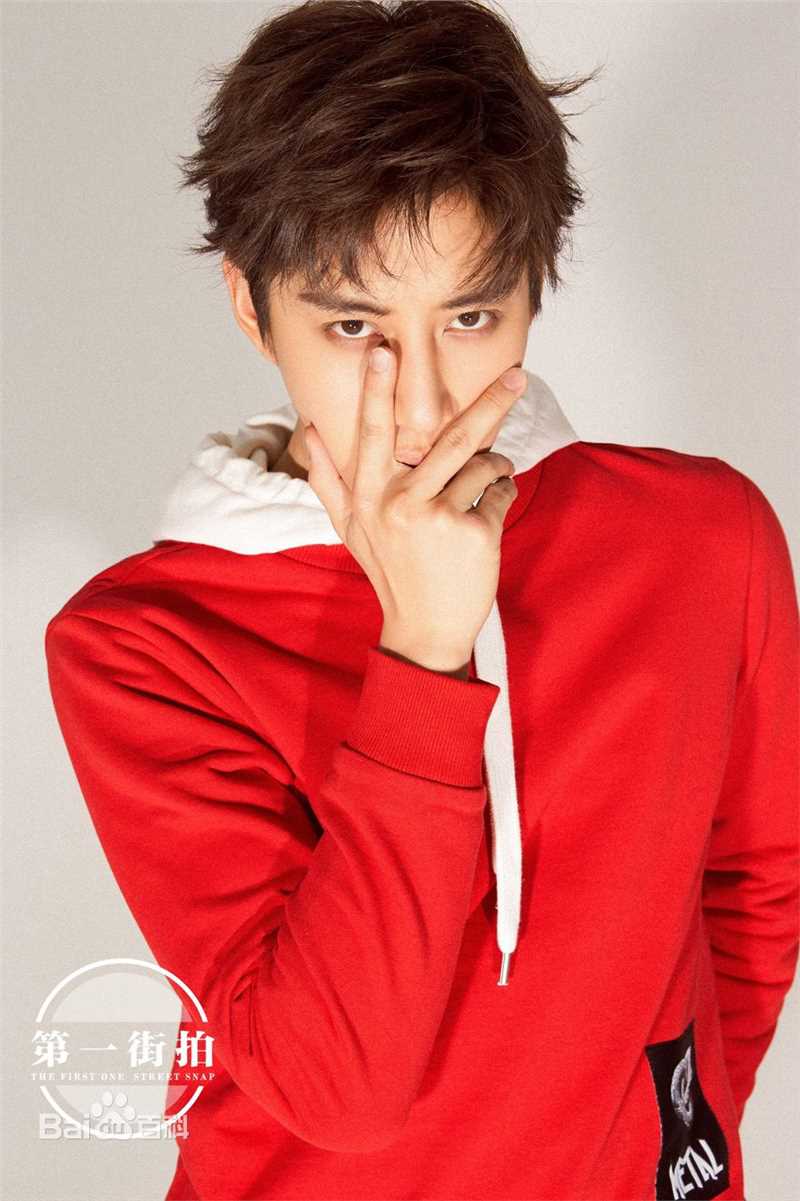 披拉·尼迪裴善官(   /Pirat Nitipaisalkul)Mike街拍图册前后照片