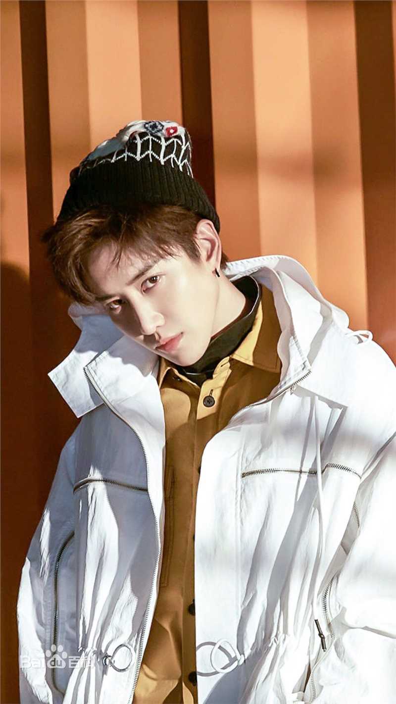 披拉·尼迪裴善官(   /Pirat Nitipaisalkul)Mike街拍图册前后照片