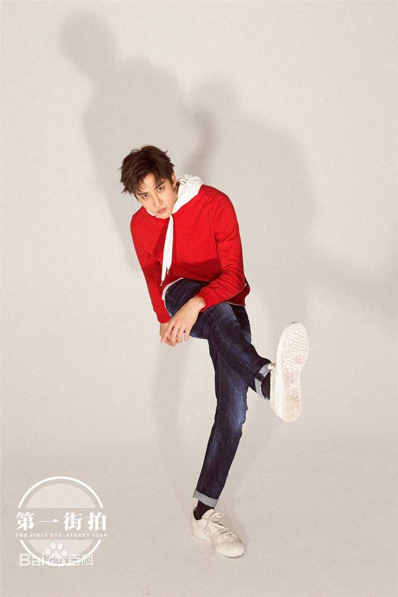 披拉·尼迪裴善官(   /Pirat Nitipaisalkul)Mike街拍图册前后照片