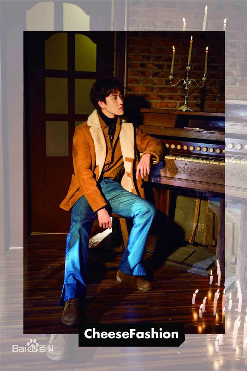 披拉·尼迪裴善官(   /Pirat Nitipaisalkul)Mike街拍图册前后照片