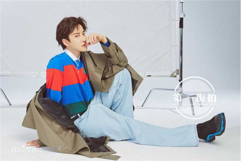 披拉·尼迪裴善官(   /Pirat Nitipaisalkul)Mike街拍图册前后照片