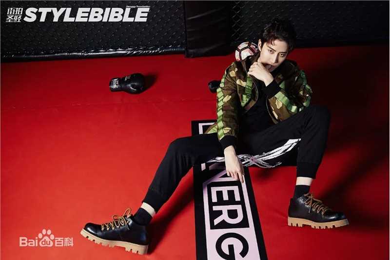 披拉·尼迪裴善官(   /Pirat Nitipaisalkul)Mike街拍图册前后照片