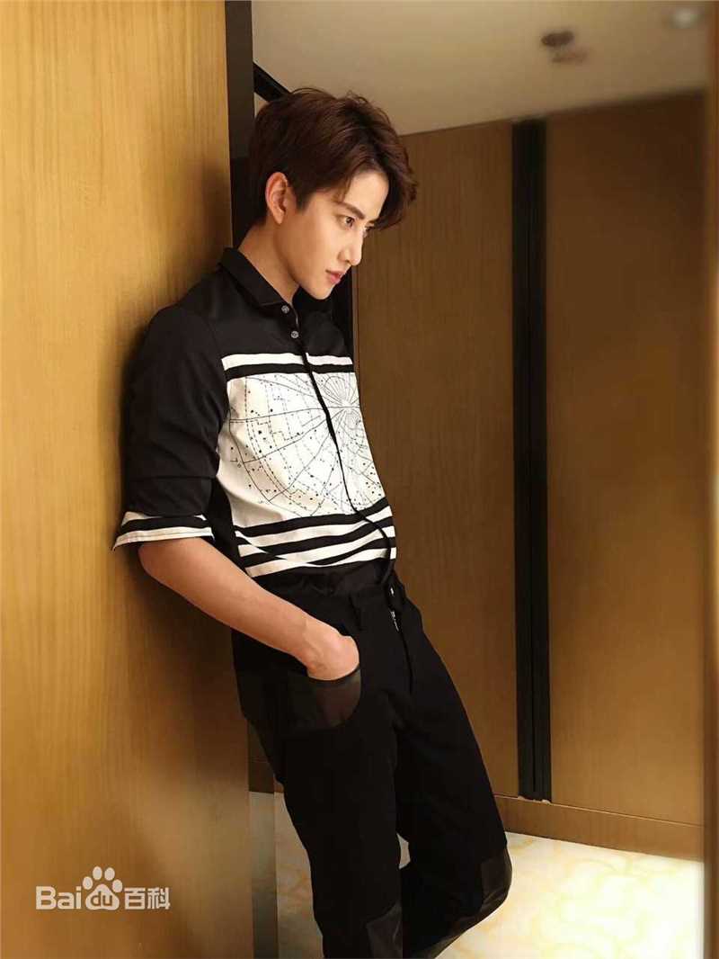 披拉·尼迪裴善官(   /Pirat Nitipaisalkul)Mike活动图册性感图片图集