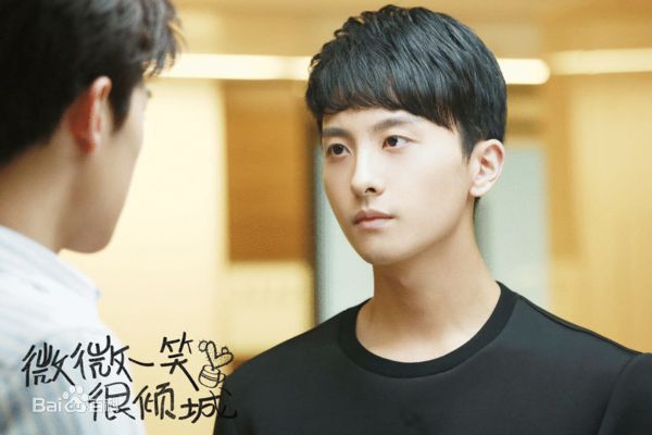 最全牛骏峰在《微微一笑很倾城》饰于半珊中的壁纸