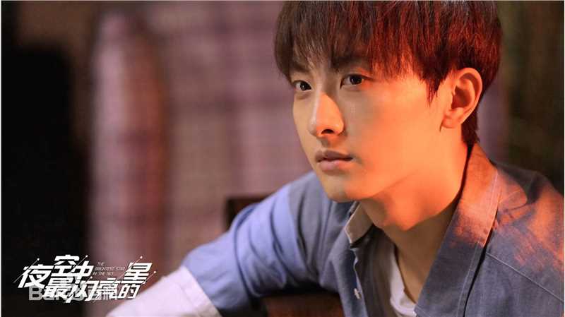 精选牛骏峰在《夜空中最闪亮的星》中的图册