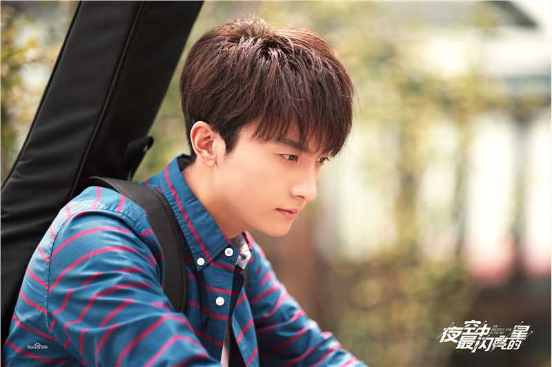 精选牛骏峰在《夜空中最闪亮的星》中的图册