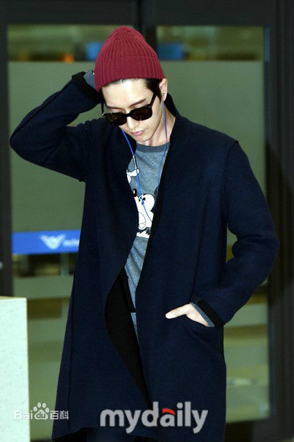 朴海镇(/Park Hae Jin/パクヘジソ)机场街拍性感图片图集