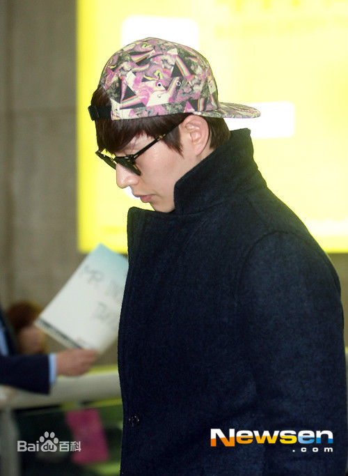 朴海镇(/Park Hae Jin/パクヘジソ)机场街拍性感图片图集