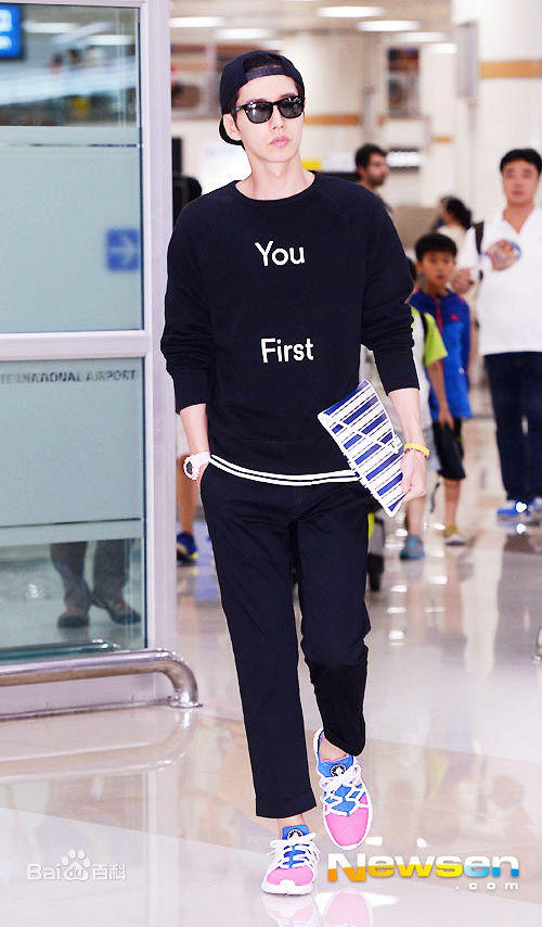 朴海镇(/Park Hae Jin/パクヘジソ)机场街拍性感图片图集