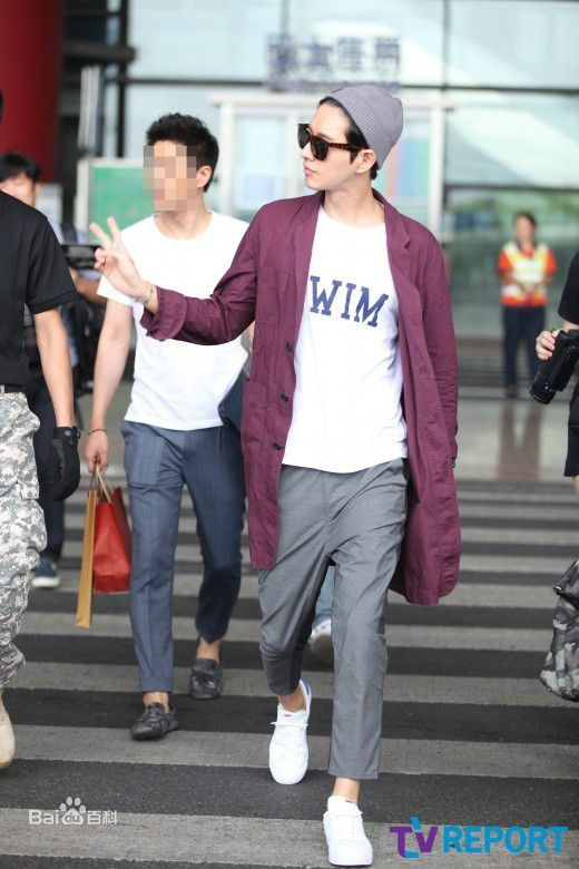 朴海镇(/Park Hae Jin/パクヘジソ)机场街拍性感图片图集