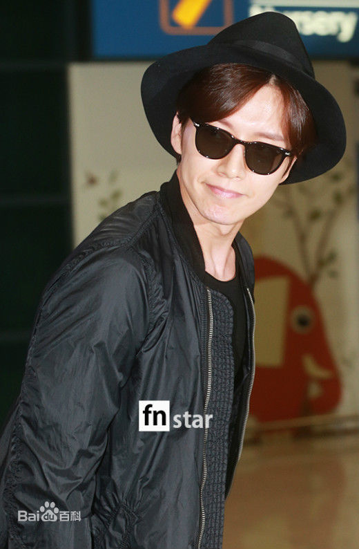 朴海镇(/Park Hae Jin/パクヘジソ)机场街拍性感图片图集