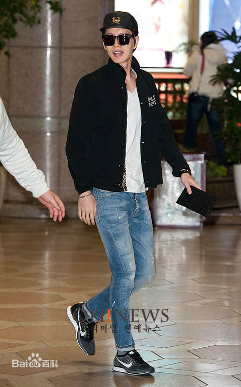 朴海镇(/Park Hae Jin/パクヘジソ)机场街拍性感图片图集