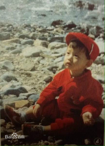 朴海镇(/Park Hae Jin/パクヘジソ)童年照前后照片