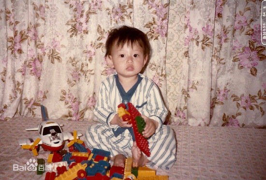 朴海镇(/Park Hae Jin/パクヘジソ)童年照前后照片