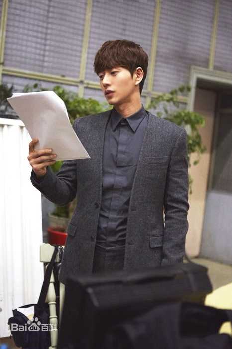 朴海镇(/Park Hae Jin/パクヘジソ)来自星星的你-李辉京壁纸壁纸