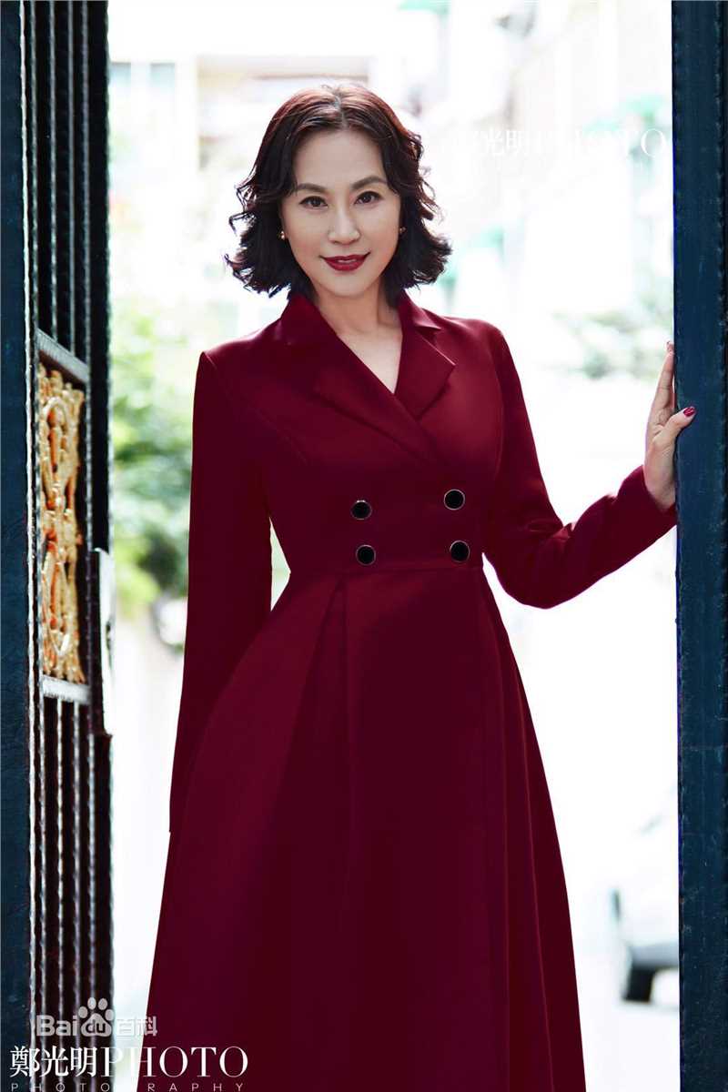 乔于庭红衣 彰显淑女魅力素颜照相册