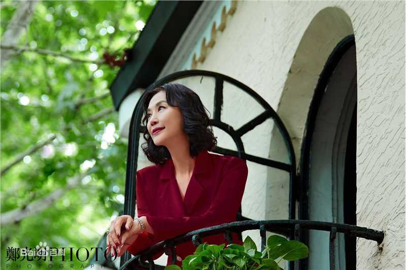 乔于庭红衣 彰显淑女魅力素颜照相册