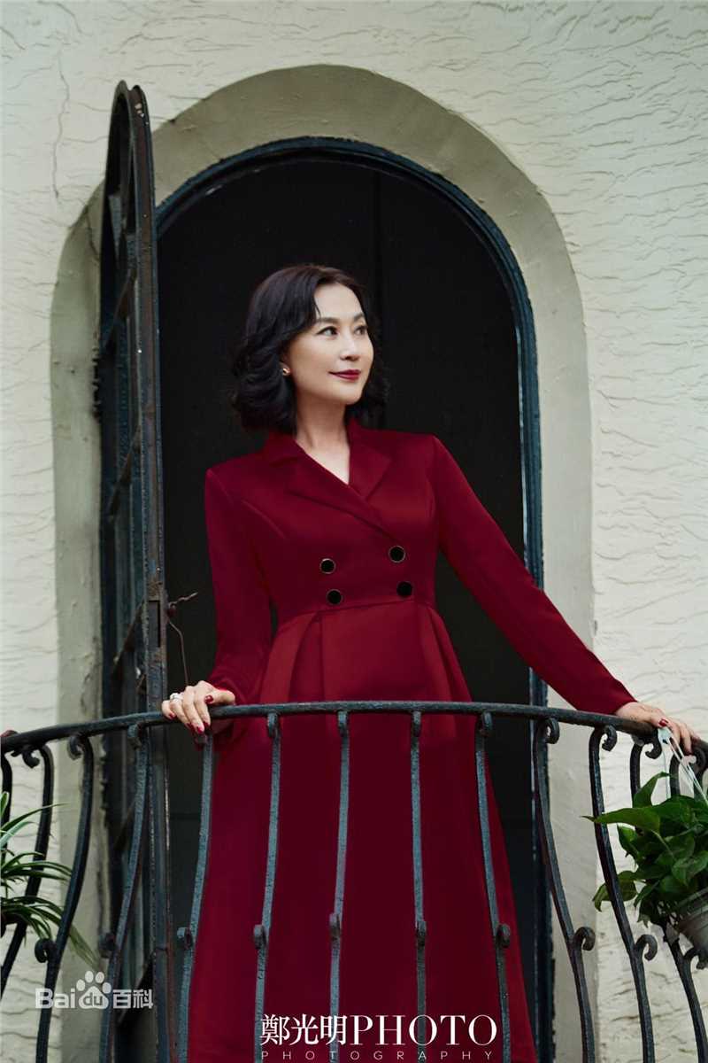 乔于庭红衣 彰显淑女魅力素颜照相册