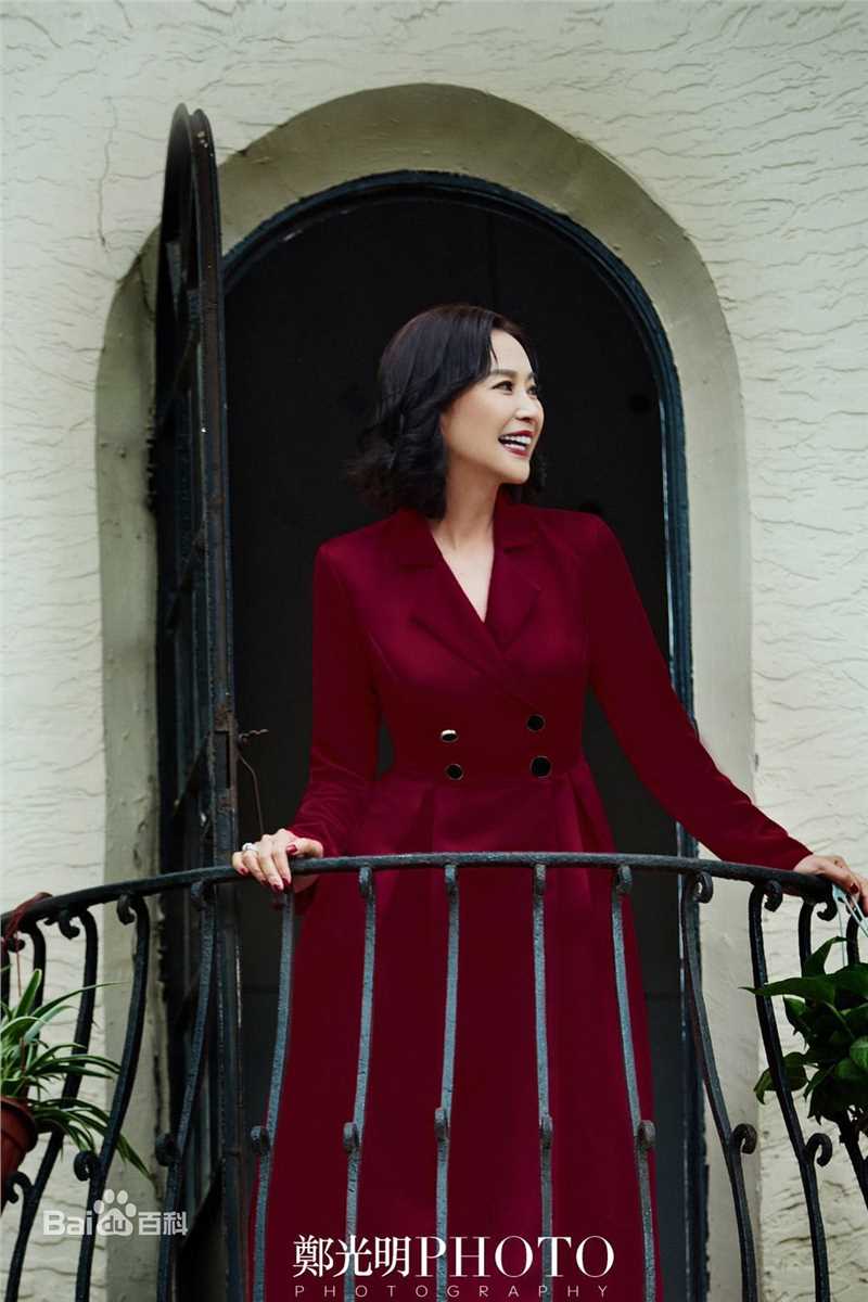 乔于庭红衣 彰显淑女魅力素颜照相册