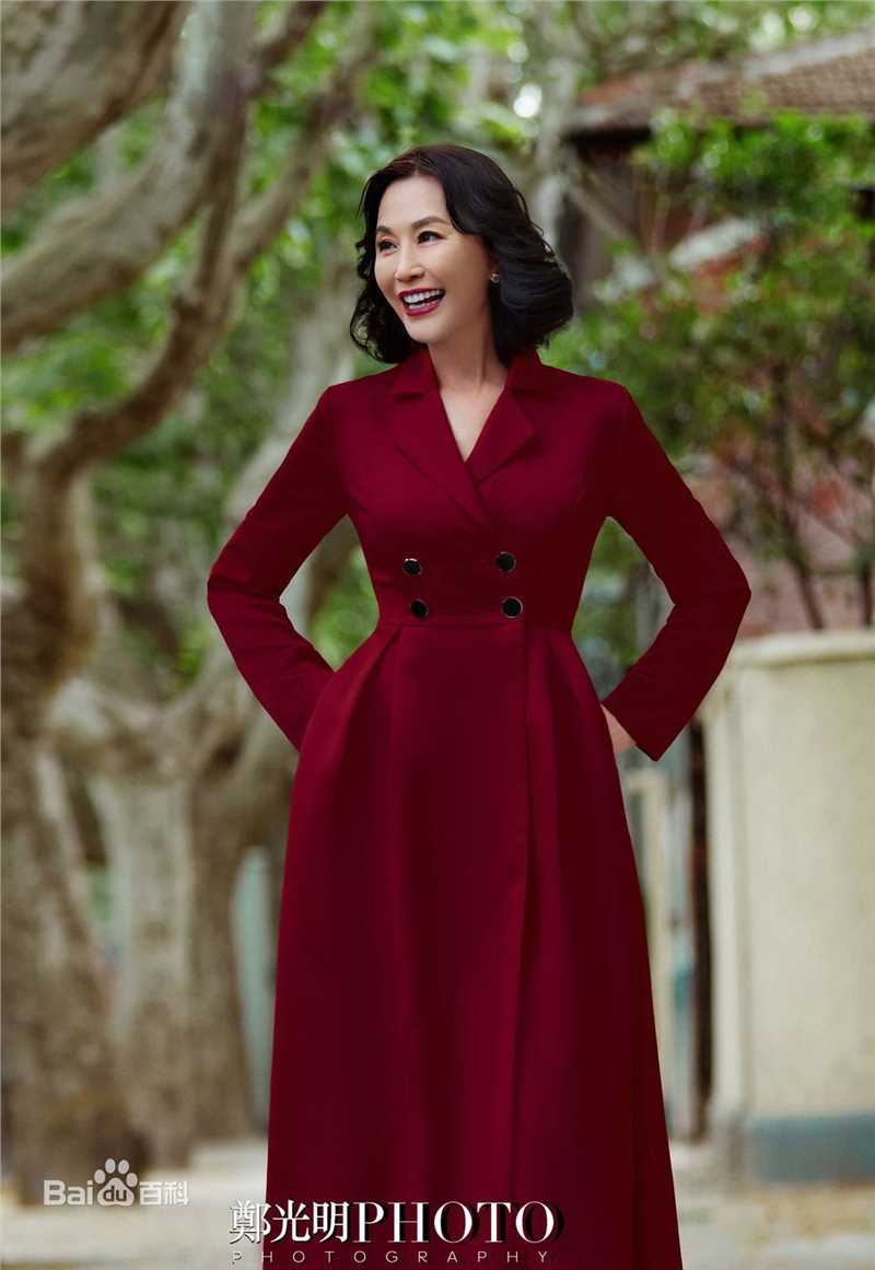 乔于庭红衣 彰显淑女魅力素颜照相册