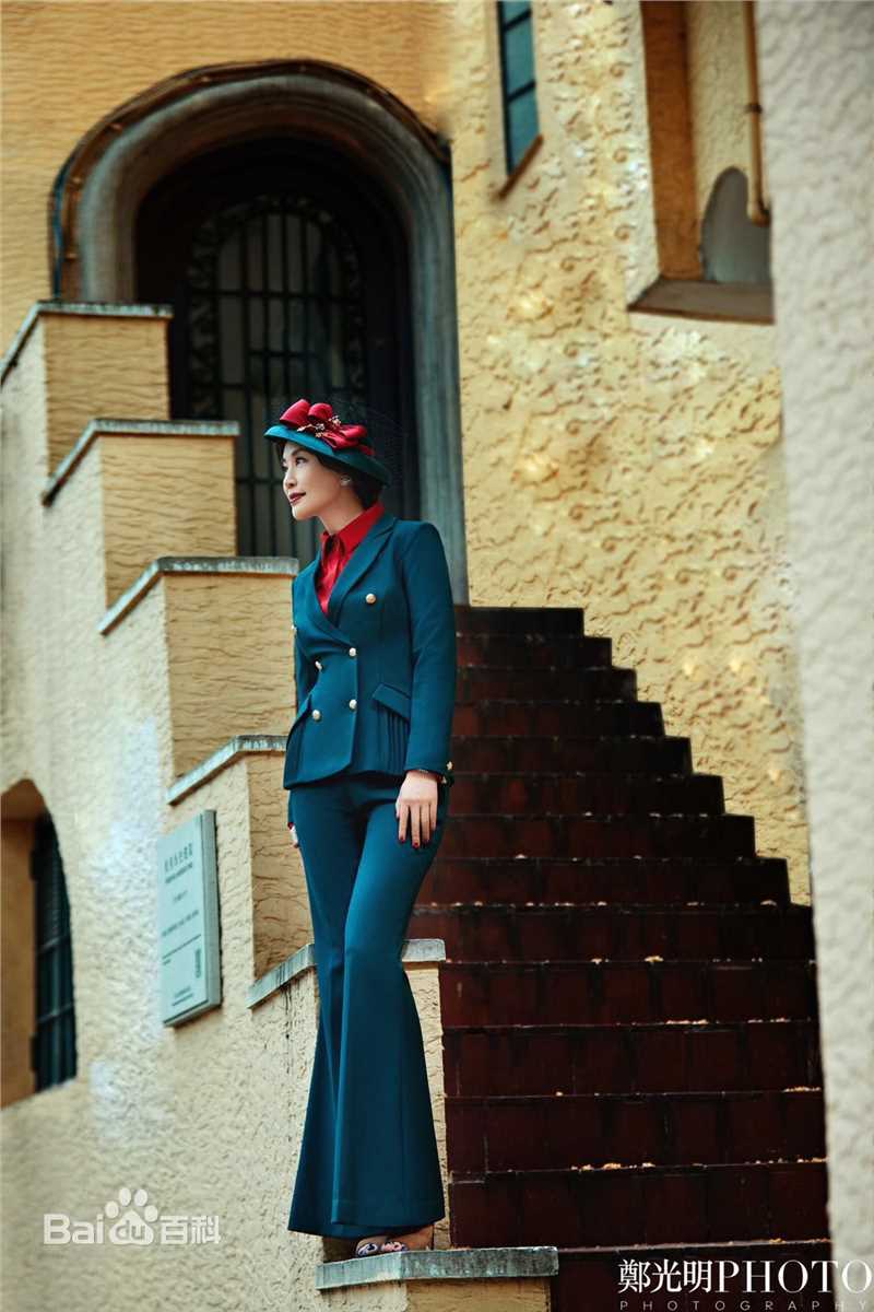 乔于庭 贵族风范素颜照壁纸