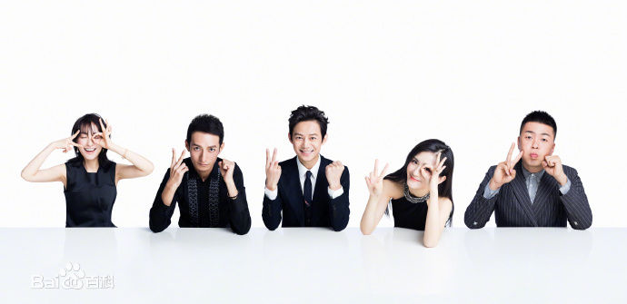 最新何炅(He Jiong)在主持《快乐大本营》中的壁纸